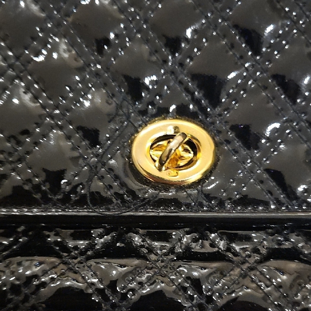 Elegant Black Quilted Chain Bag - Picture 7 of 10